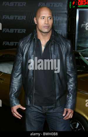 DWAYNE JOHNSON AKA ROCK schneller CBS filmt PREMIERE HOLLYWOOD LOS ANGELES Kalifornien USA 22. November 2010 Stockfoto