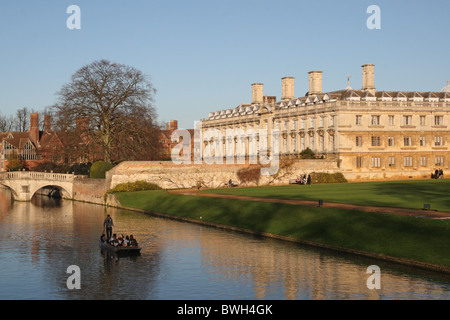 Bootfahren auf dem Fluss Cam in Cambridge Stockfoto