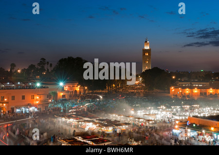 Djemaa El Fna zentrale Medina bei Nacht Marrakesch Marokko Nordafrika Stockfoto