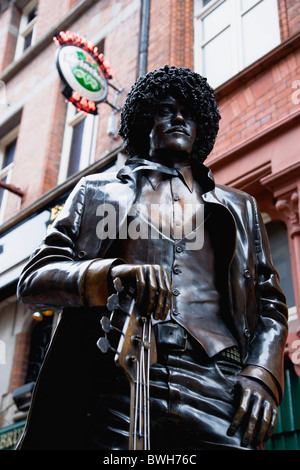 County Dublin Stadt Irlands, Statue von Phil Lynott Frontmann der irischen Rock-band Thin Lizzy vor Bruxelles Bar in Harry Street. Stockfoto