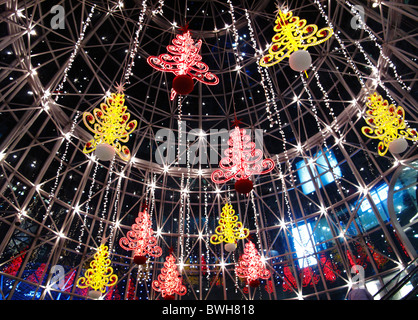X-mas Baumschmuck der Eingangshalle bei Wheeler Ort, Singapur SIN Stockfoto