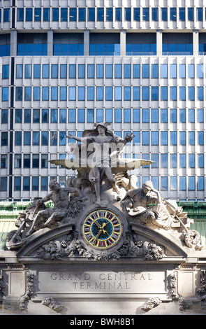 USA New York NYC Manhattan Skulptur von Quecksilber, Herkules und Minerva auf 42nd Street Fassade des Grand Central Terminal Bahnhof Stockfoto