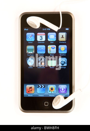 Apple iPod Touch mit Kopfhörer auf weißem Hintergrund Stockfoto