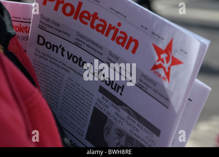 Protest über die Finanzierung des britischen Sozialstaates im Durchlauf bis zu, dass die Ankündigung der Sparpolitik im Vereinigten Königreich schneidet. Stockfoto