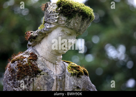 Statue auf dem Gelände des Torosay Castle Stockfoto