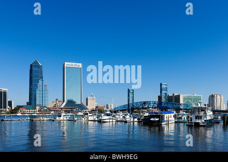 Blick auf die Skyline der Innenstadt aus über die St. Johns River, Jacksonville, Florida, USA Stockfoto