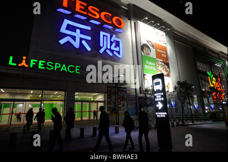 Qingdao Tesco in Qingdao, Provinz Shandong, China.11 Nov 2010 Stockfoto