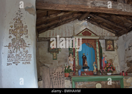 Kleine alte Kapelle in den Bergen Courel. Vilar, Lugo, Galicien, Spanien. Stockfoto