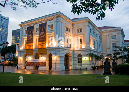 Museum für asiatische Zivilisationen in Singapur bei Nacht Stockfoto