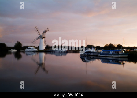 Ein Foto von Thurne Windmühle in den Norfolk Broads genommen eine Morgendämmerung Stockfoto