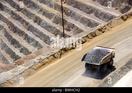 Riesige Erz-LKW bei Bingham Kennecott Copper Mine Stockfoto