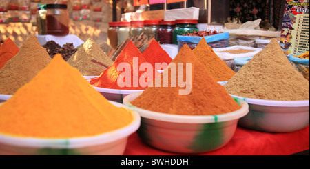 Gewürzgeschäft auf einem Markt in Goa, Indien Stockfoto