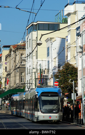 ISTANBUL, TÜRKEI. Ein Blick entlang der Divan Yolu in Sultanahmet-Viertel. Herbst 2010. Stockfoto