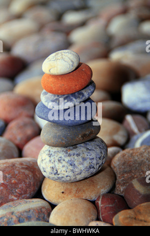 Steinen Stein Symbol symbolisch gestapelt Haufen große Menge Masse Stack Stapel bauen auf einander gestapelt u hart Stockfoto