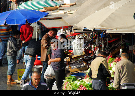 ISTANBUL, TÜRKEI. Der Fischmarkt (Balikcisi) vom Goldenen Horn in Karakoy Bezirk von Beyoglu. 2010. Stockfoto