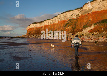 Die Multi farbige Klippen und Strand von Hunstanton, West Norfolk. Stockfoto