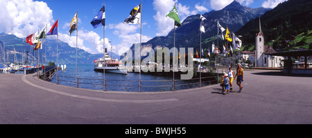 Fluelen Kanton Uri Urnersee Vierwalstattersee See Promenade Ufer See Ufer Fahnen Schiff Dampfer Paddel s Stockfoto