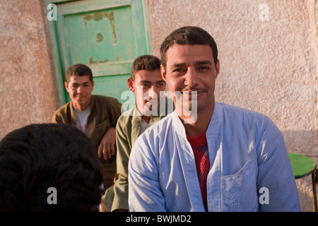 Ägyptische Männer, alte Stadt von Mut, Dakhla Oase, Ägypten Stockfoto