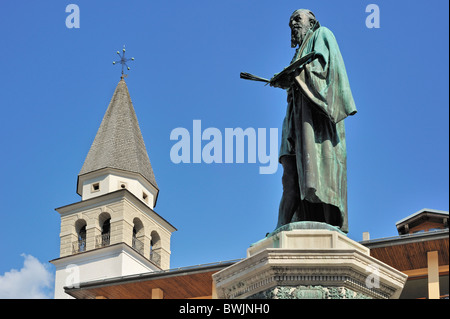 Statue des Malers Tizian / Tiziano Vecelli / Tiziano Vecellio in Pieve di Cadore, Dolomiten, Italien Stockfoto