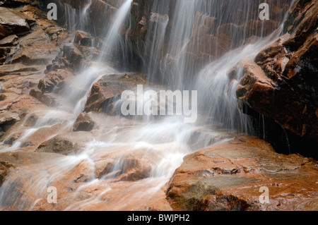 Wasserfall Detail Rock Cliff Zeit Wassereinwirkung Arethusa fällt Crawford Notch State Park Indian Sommer neue H Stockfoto