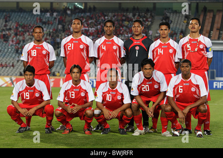 Die Tahiti Startelf reiht sich vor Beginn der 2009 FIFA U-20 WM Gruppe B Spiel gegen Nigeria (siehe Desc) Stockfoto