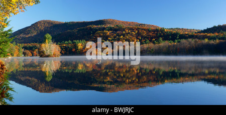 Ludlow Indian Summer Vermont USA United States America USA Nordamerika Panorama-Landschaft Stockfoto