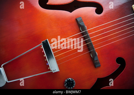 Vintage Semi-Akustik-Gitarre hautnah Stockfoto