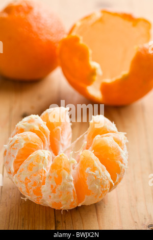 Mandarinen-Früchte auf Holztisch Stockfoto