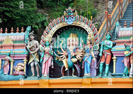 Hindu-Götter Götzen am Tempel von Batu Caves, Kuala Lumpur, Malaysia, Asien vertreten Stockfoto