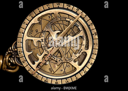 Eine Replik von einem mittelalterlichen Astrolabium ist ein Navigationsinstrument 43 verschiedene astronomische Berechnungen in der Lage. Stockfoto