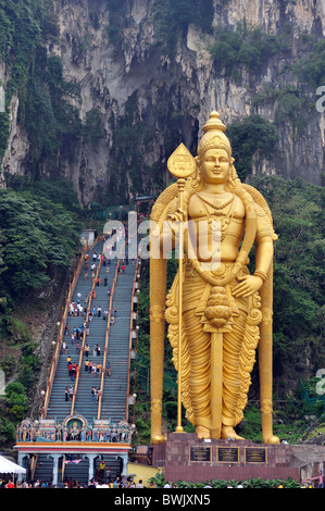 Die hohen Murugan steht die Treppe klettern den Batu-Höhlen in der Nähe von Kuala Lumpur, Malaysia Stockfoto