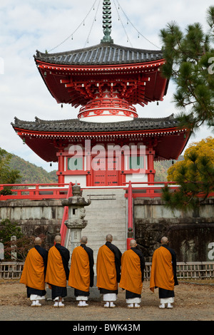 Mönche in Daikakuji, einer esoterischen Buddhismus Tempel in Saga, Arashiyama, Kyoto. Stockfoto