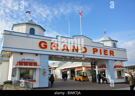 Eingang zum Grand Pier, Weston-super-Mare, Somerset, England, Vereinigtes Königreich Stockfoto