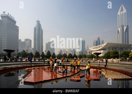 China Asia Shanghai Stadt Ort Raum Menschen Nation Person Park Opernhaus Grand Theater Skyline der Stadt wir Stockfoto