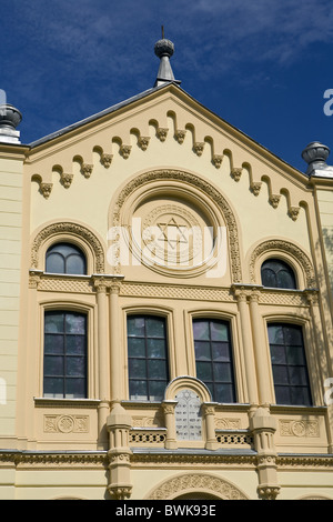 Die Nozyk-Synagoge unter blauem Himmel, Warschau, Polen, Europa Stockfoto