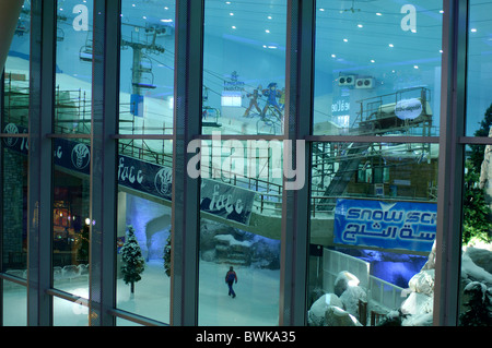 Ski Dubai Mall Emirat Ski Halle Wintersport Ski Skifahren Fenster Besucher Zuschauer Freizeit Dubai Vereinigte Stockfoto