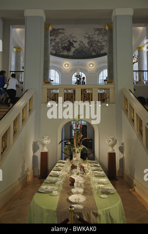 Menschen in Ausstellung Meissener Porzellan fertigen Museum, Meißen, Sachsen, Deutschland, Europa Stockfoto