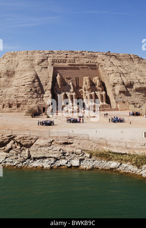 Blick am Tempel von Ramses II. im Sonnenlicht, Abu Simbel, Ägypten, Afrika Stockfoto