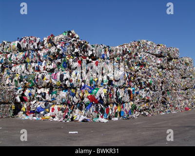 Haufen Müll Kunststoff Kunststoff recycling Umwelt Müll Müll Müll Lager Lager außerhalb dump Stockfoto