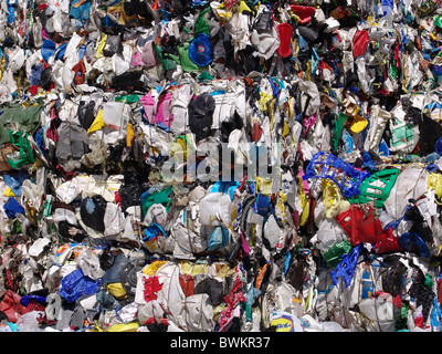 Haufen Müll Kunststoff Kunststoff recycling Umwelt Müll Müll Müll Lager Lager außerhalb dump Stockfoto