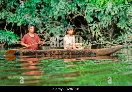 Venezuela Südamerika Yanomami Ironavi Stamm Ureinwohner Indianer Indios Native Eingeborenen Kanu Cano Stockfoto