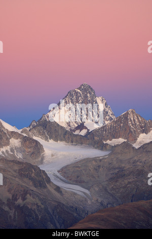 Schweiz Europa Finsteraarhorn Blick vom Nufenen Pass Kanton Wallis Landschaft alpine Berge eine Stockfoto