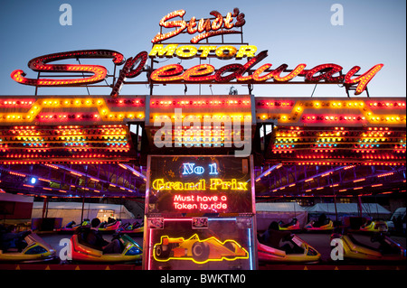 Speedway Dodgem Autofahrt auf Aberystwyth Messe, Montag, 15. November 2010 Stockfoto