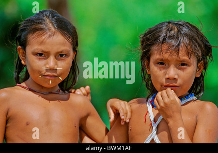 Venezuela Südamerika Indios Yanomami Ironavi Stamm Ureinwohner Indianer Native Eingeborenen Mädchen Portrait Stockfoto