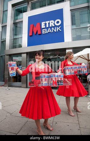 Metro Bank, Großbritanniens erste neue Grossbank in über 100 Jahren öffnet in Earl's Court, London, UK Stockfoto