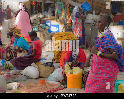 Bunten afrikanischen Markt Szene im ländlichen Tansania. Stockfoto