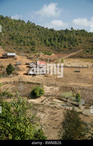 Laos Asien Xieng Khouang Provinz Landschaft Dorf Berge Hütten Ferienhäuser Stockfoto