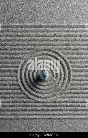 geharkt Sand - Zen Steingarten - Japan Zen Geist inspiriert Anordnung