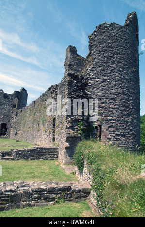 Eines der zerstörten Türme und einen Abschnitt der Mauer bei White Castle in Monmouthshire South Wales UK. Stockfoto