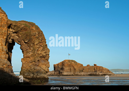 Felsformationen am Strand von Perranporth in Cornwall, Großbritannien Stockfoto